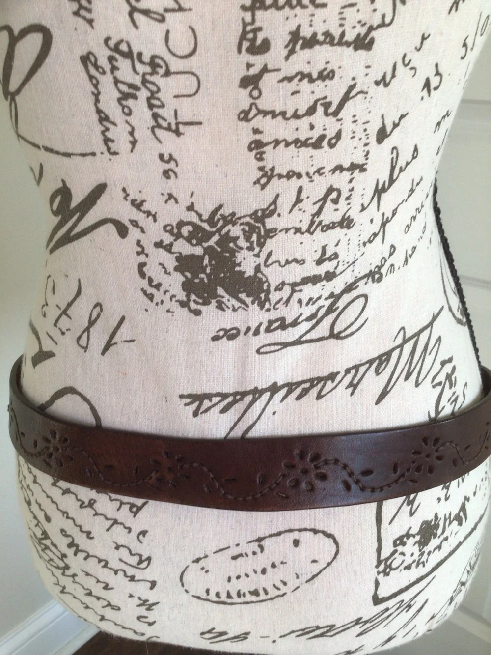 Brown Floral Embossed genuine Leather Waist Belt - Sz L/XL 40 inches
